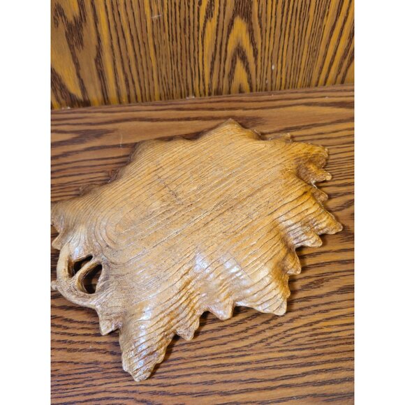 Vintage Leaf-Shaped Molded Resin Serving Tray With Grapevine Detail And Handle - Picture 6 of 6
